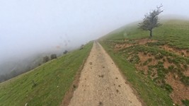plateau à la limite de la brume